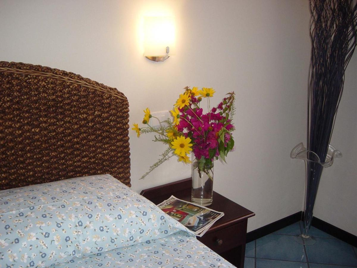 Oltremare Residence Hotel 리파리 객실 사진