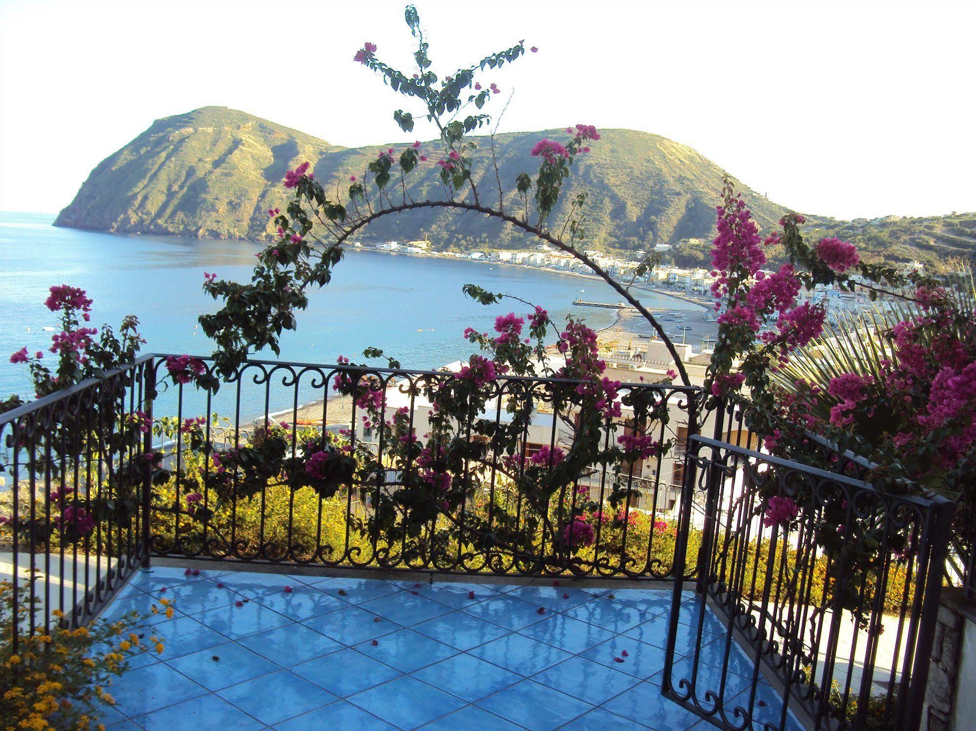 Oltremare Residence Hotel 리파리 외부 사진