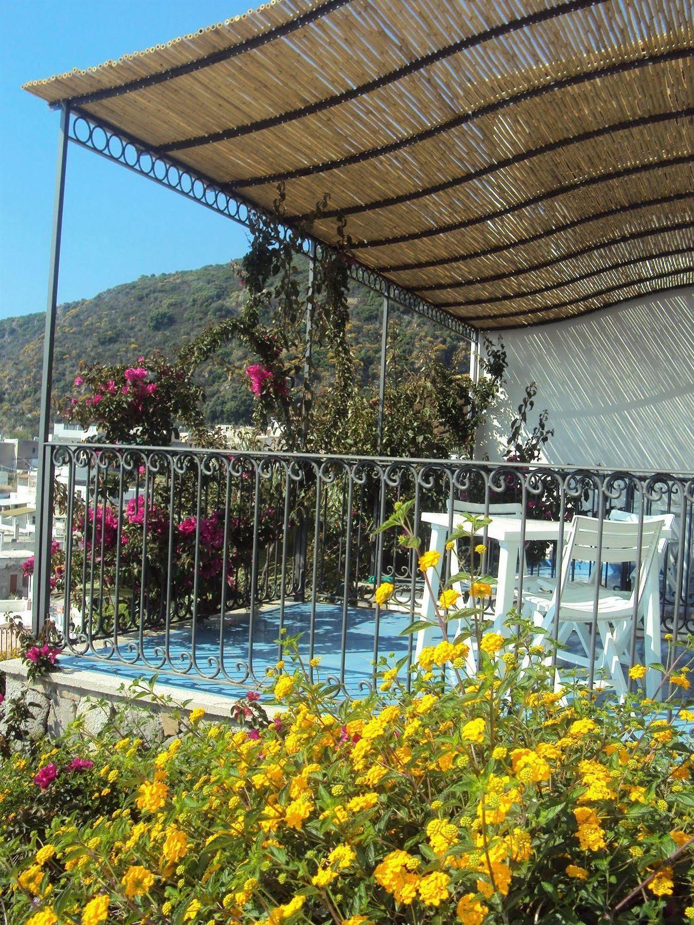 Oltremare Residence Hotel 리파리 외부 사진